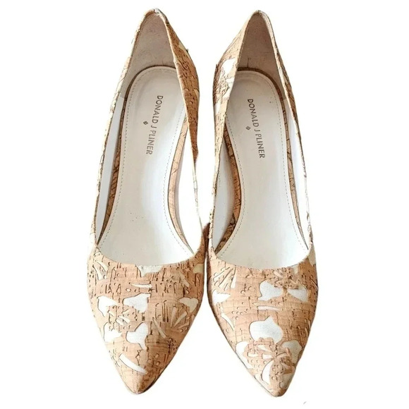 Donald J. Pliner Beige Treva Pointed Toe Heels Pumps  Shoes Size 10. - Picture 3 of 14